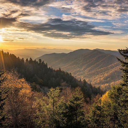 Great Expectations, 3 Bedrooms, Fireplace, Pool Table, Hot Tub, Sleeps 10 Gatlinburg Kültér fotó