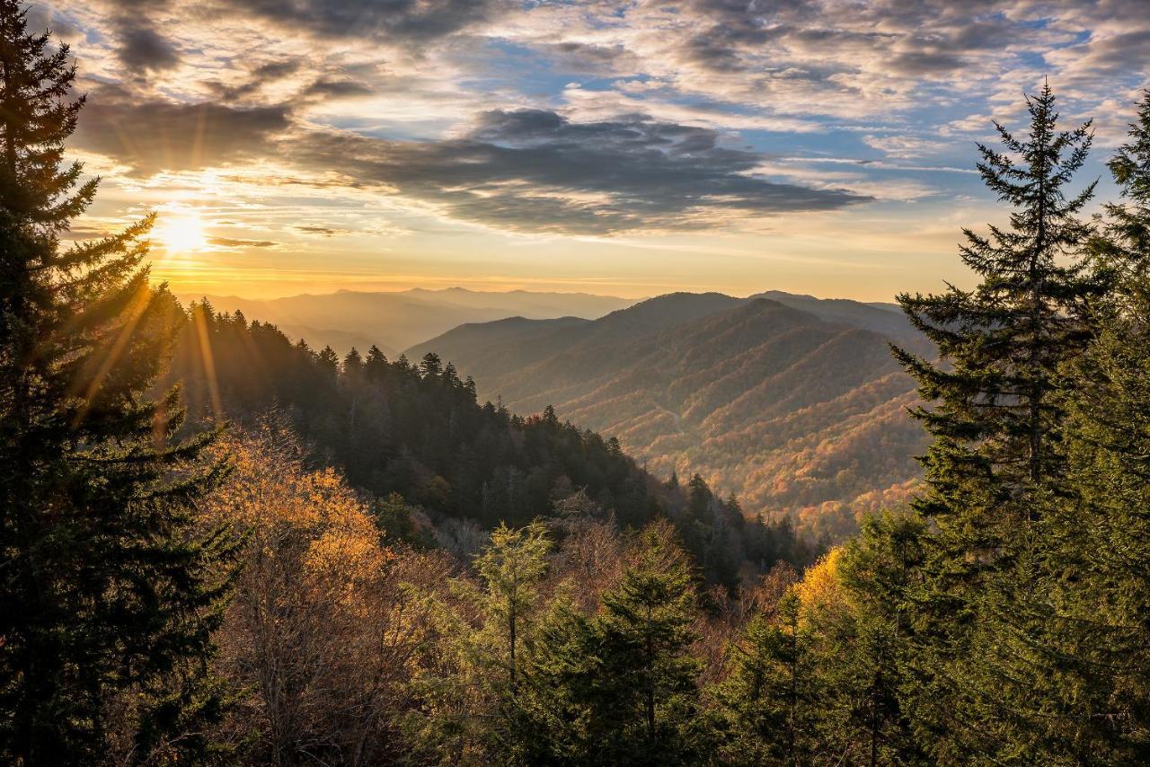 Great Expectations, 3 Bedrooms, Fireplace, Pool Table, Hot Tub, Sleeps 10 Gatlinburg Kültér fotó